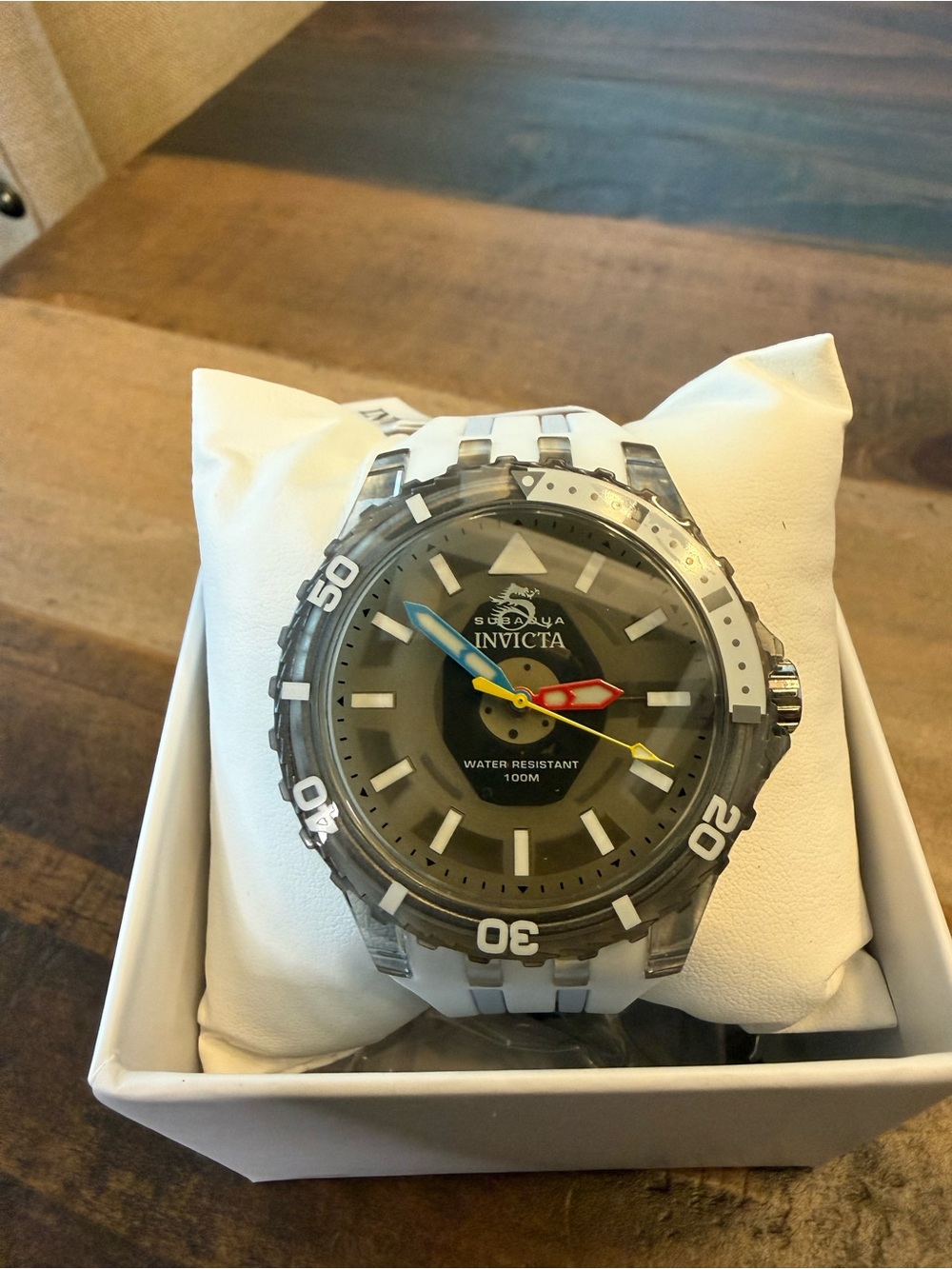 Invicta Subaqua Quartz Diver 100m Gray Dial White Silicone Strap 44mm 69448